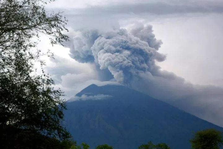 巴厘岛火山最新动态，影响及应对策略